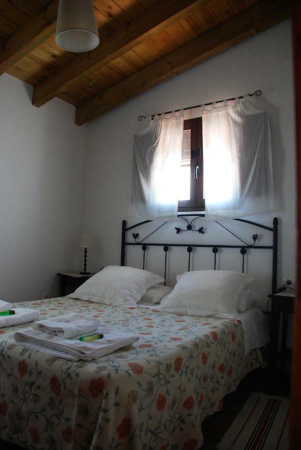 Casa Rural La Torre Альмонастер-ла-Реаль Экстерьер фото